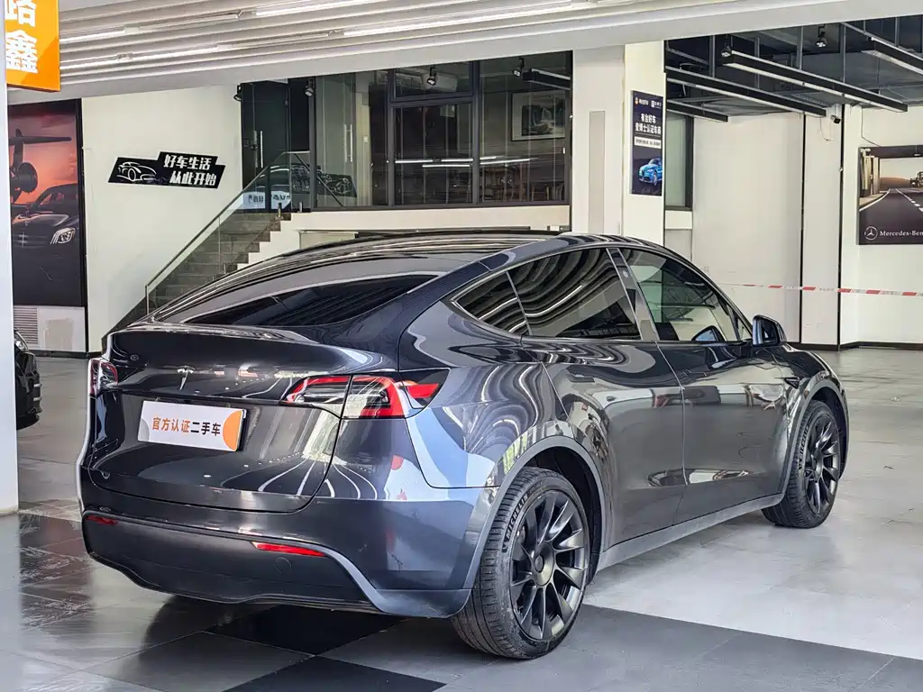 Tesla Model Y — фото 5