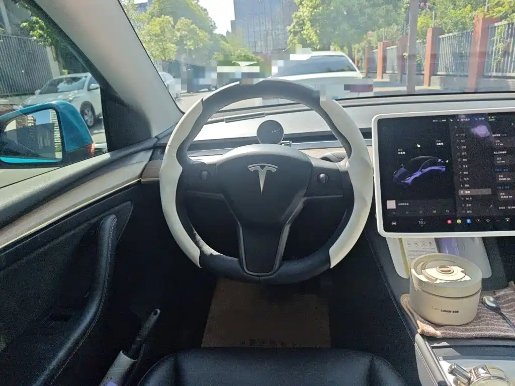 Tesla Model Y — фото 3