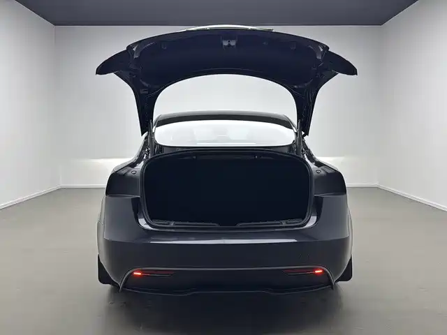 Tesla Model 3 — фото 11