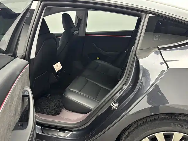 Tesla Model 3 — фото 9