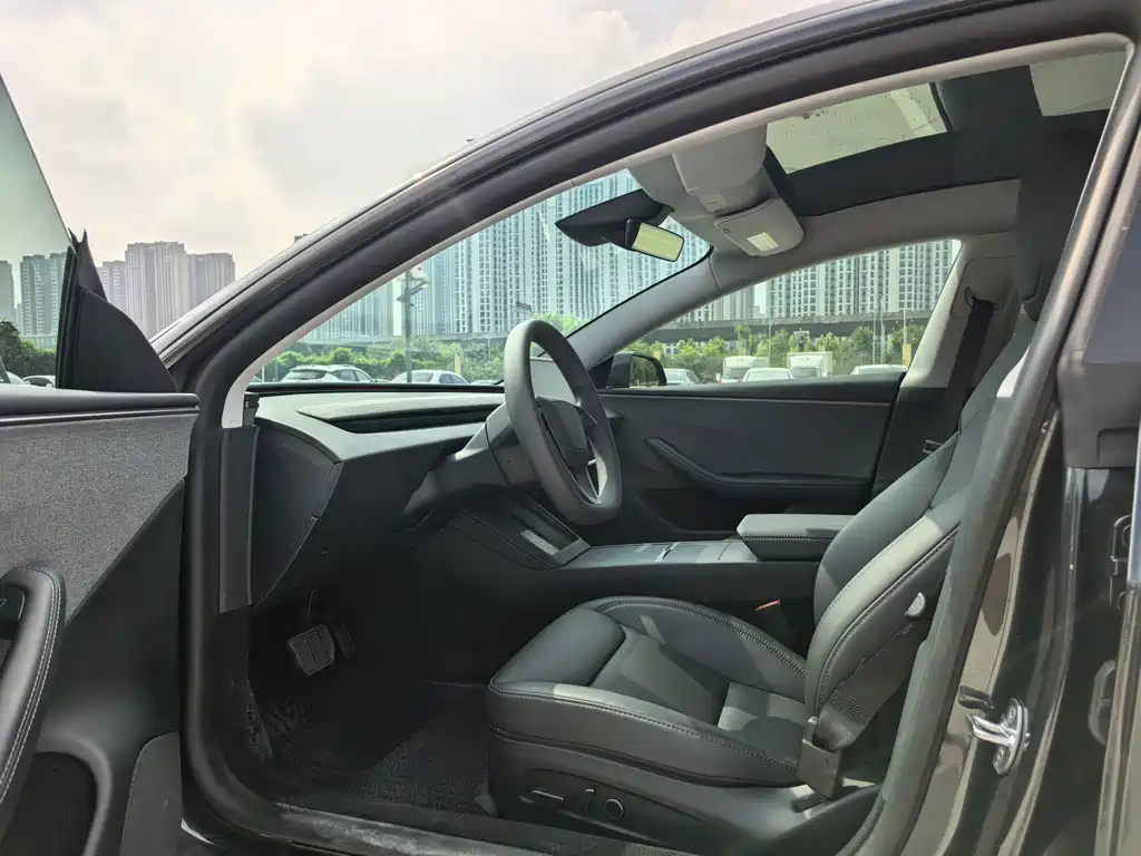 Tesla Model 3 — фото 4