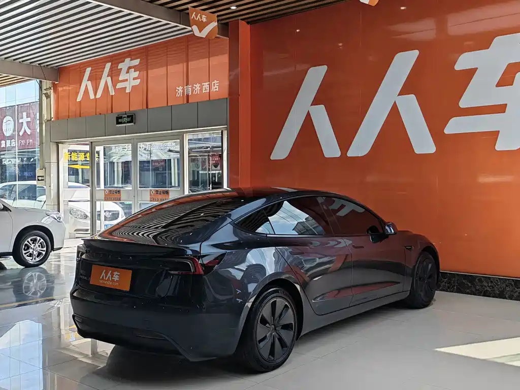 Tesla Model 3 — фото 4