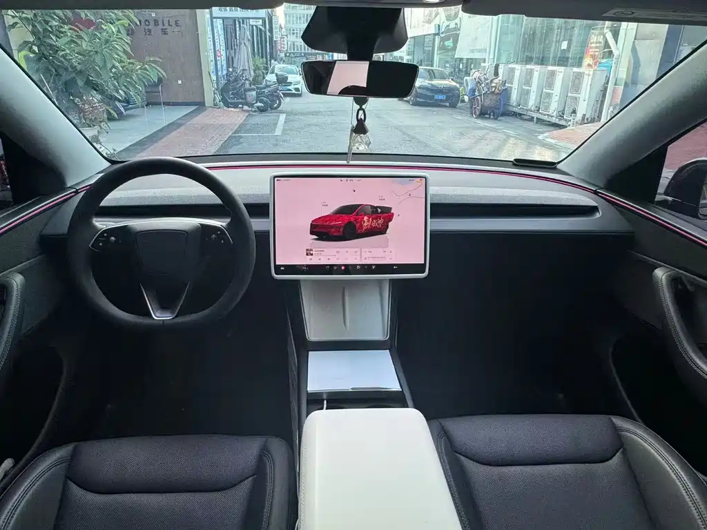 Tesla Model Y — фото 8