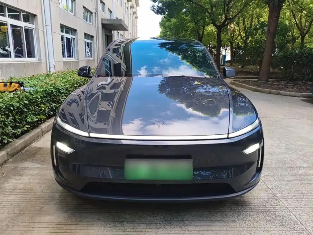 Tesla Model Y L — фото 3