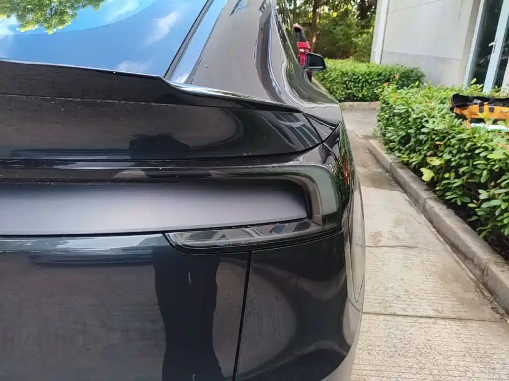Tesla Model Y L — фото 8