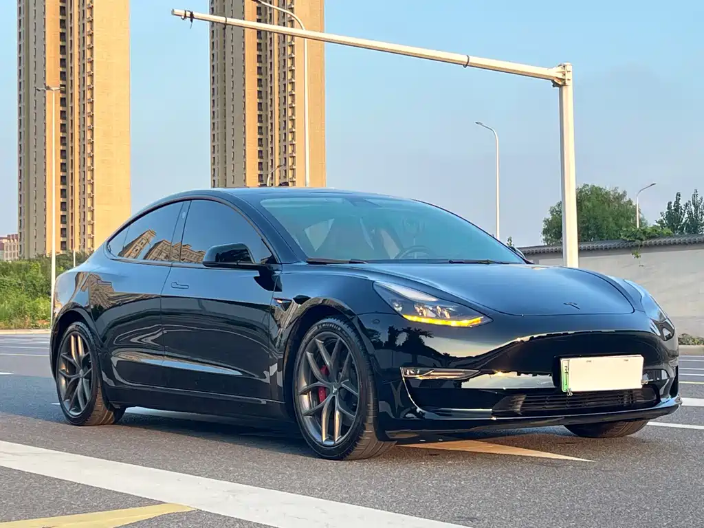 Tesla Model 3 — фото 3