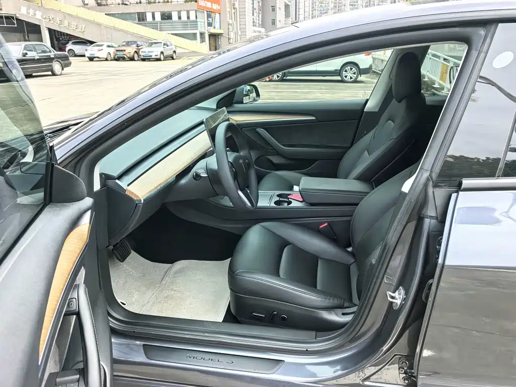 Tesla Model 3 — фото 5