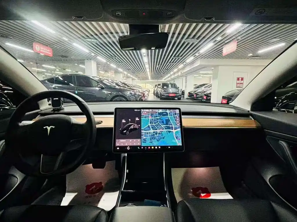 Tesla Model 3 — фото 5