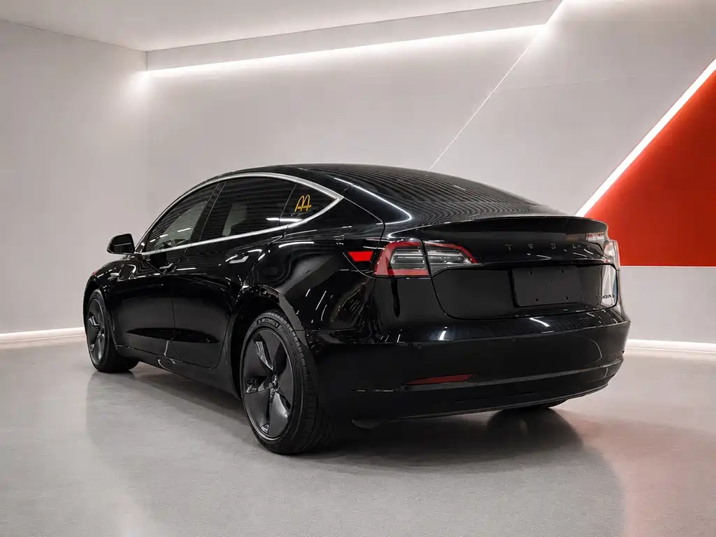 Tesla Model 3 — фото 7