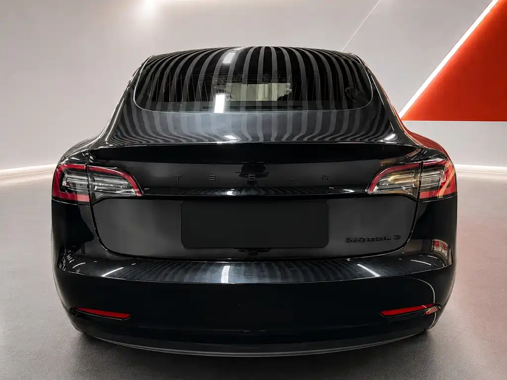 Tesla Model 3 — фото 8