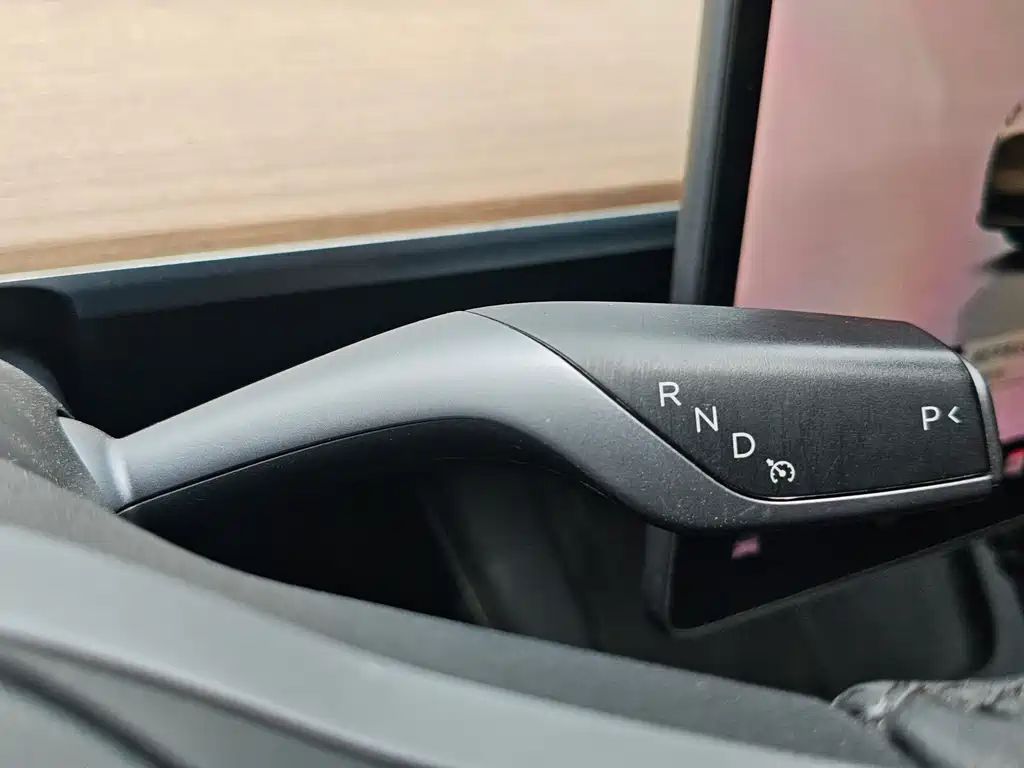 Tesla Model Y — фото 17