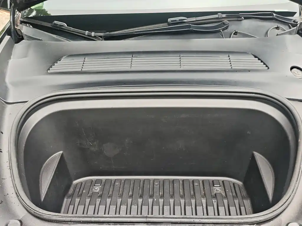 Tesla Model Y — фото 29