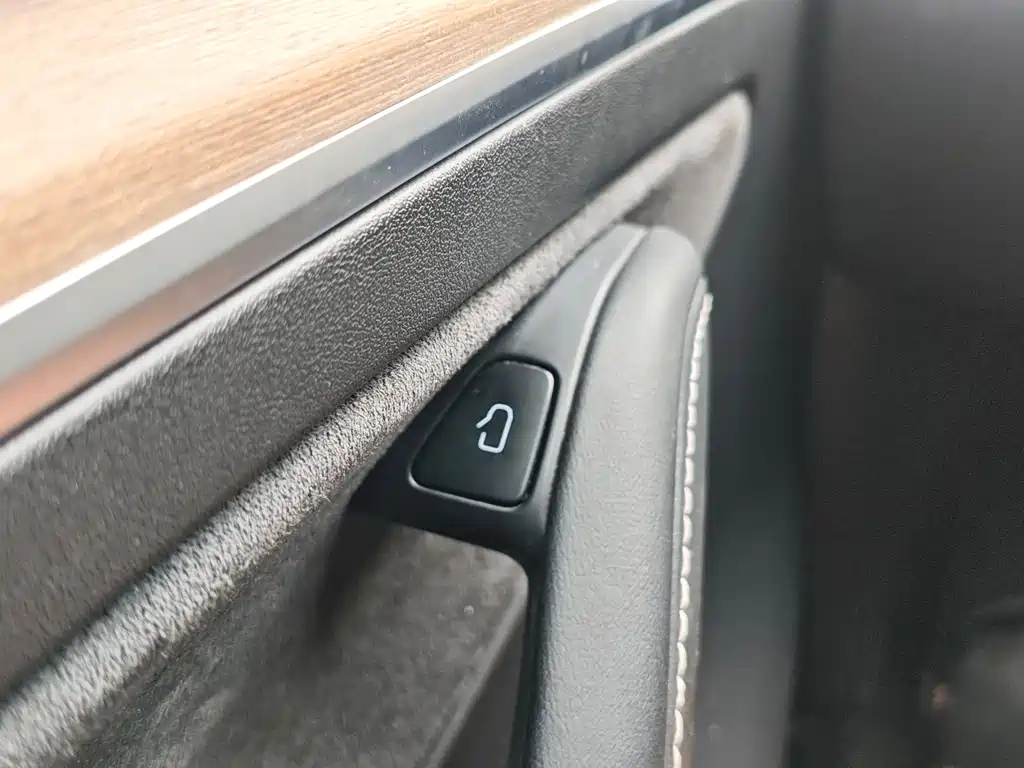 Tesla Model Y — фото 34