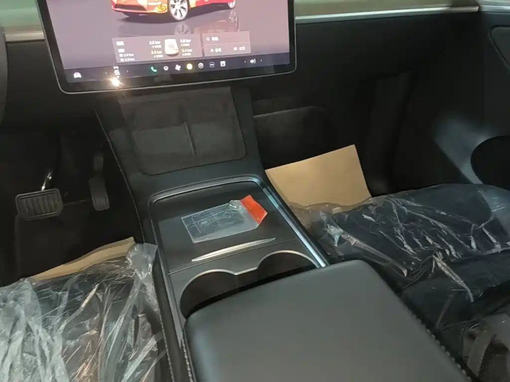 Tesla Model Y — фото 14