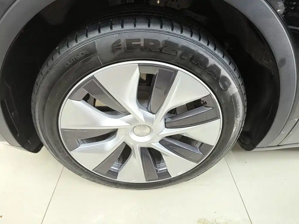 Tesla Model Y — фото 23