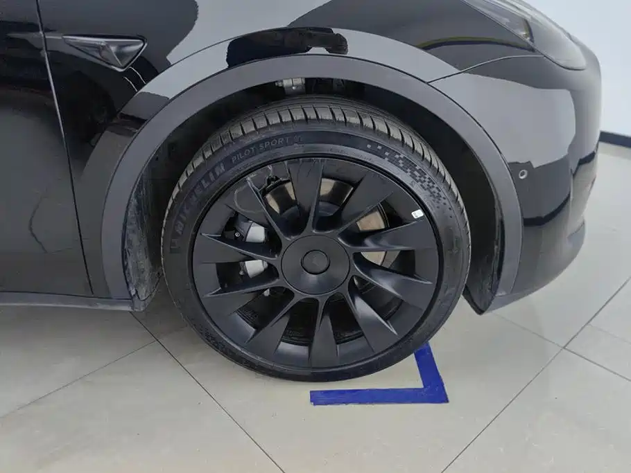 Tesla Model Y — фото 6