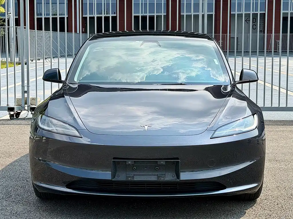 Tesla Model 3 — фото 2