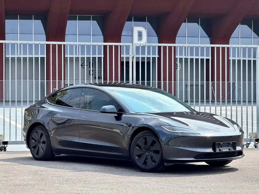 Tesla Model 3 — фото 3
