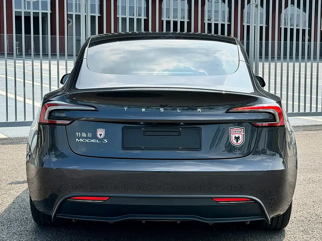 Tesla Model 3 — фото 4
