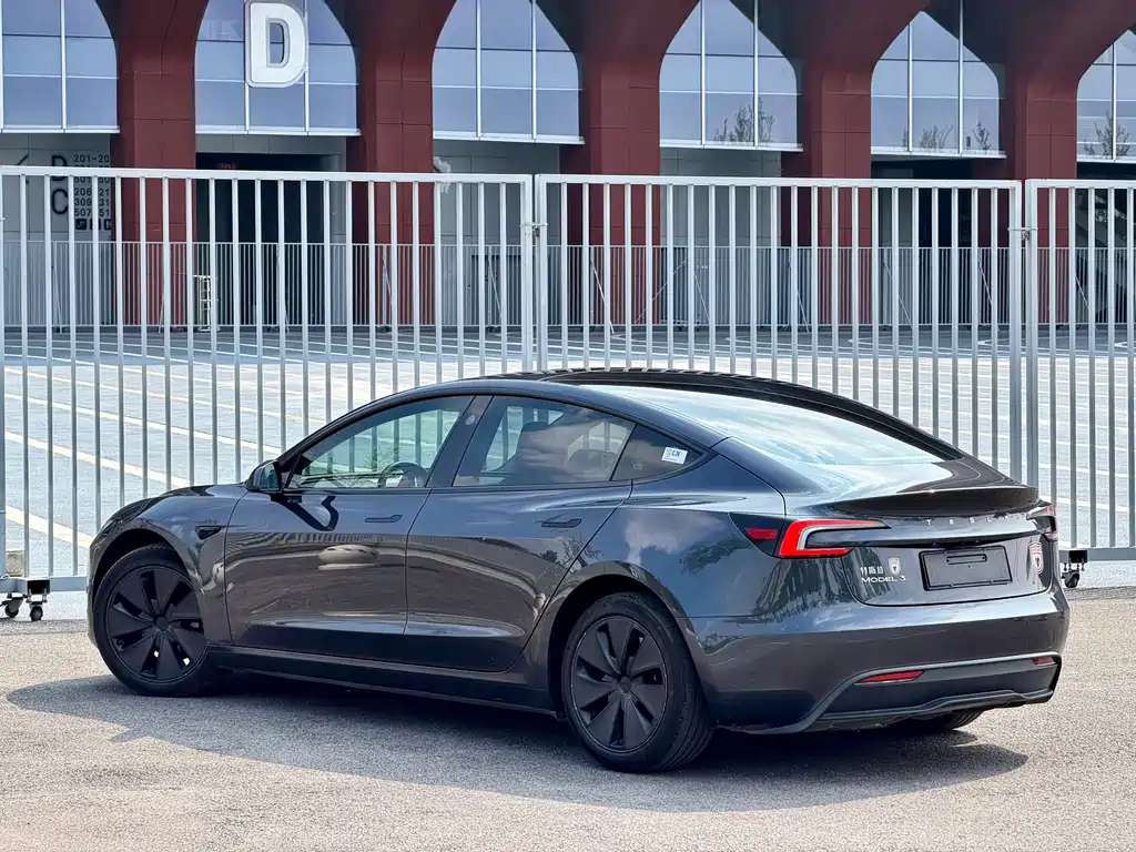 Tesla Model 3 — фото 5