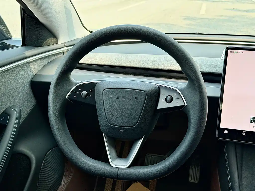 Tesla Model 3 — фото 10