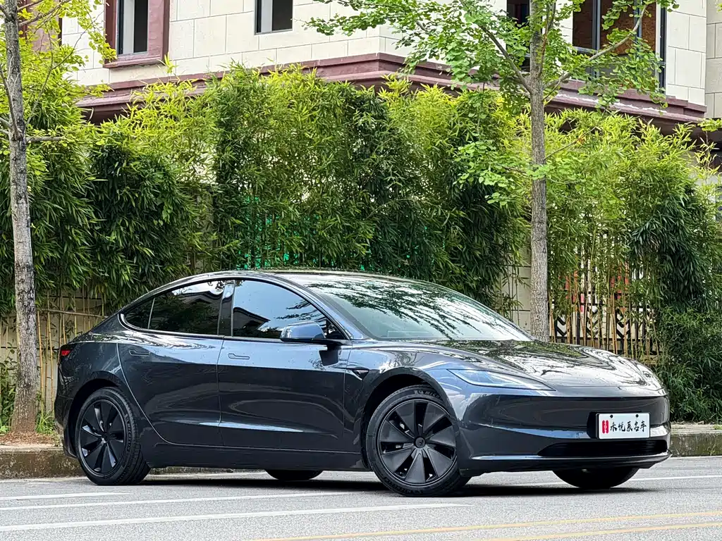 Tesla Model 3 — фото 3