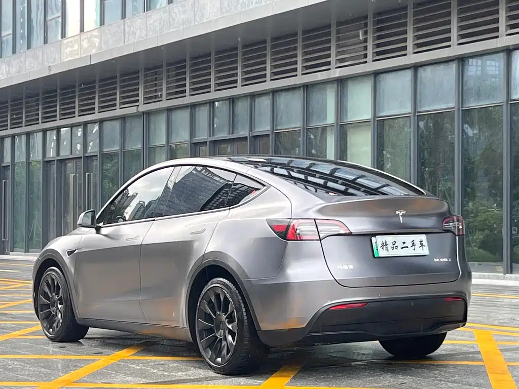Tesla Model Y — фото 4