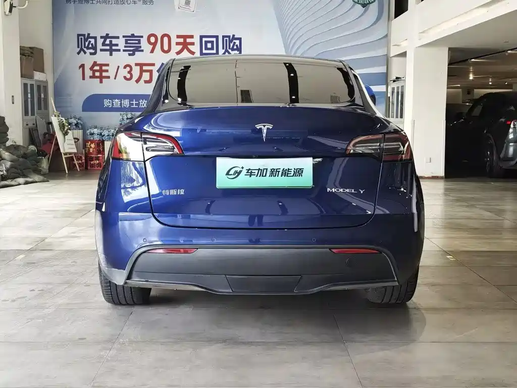 Tesla Model Y — фото 8