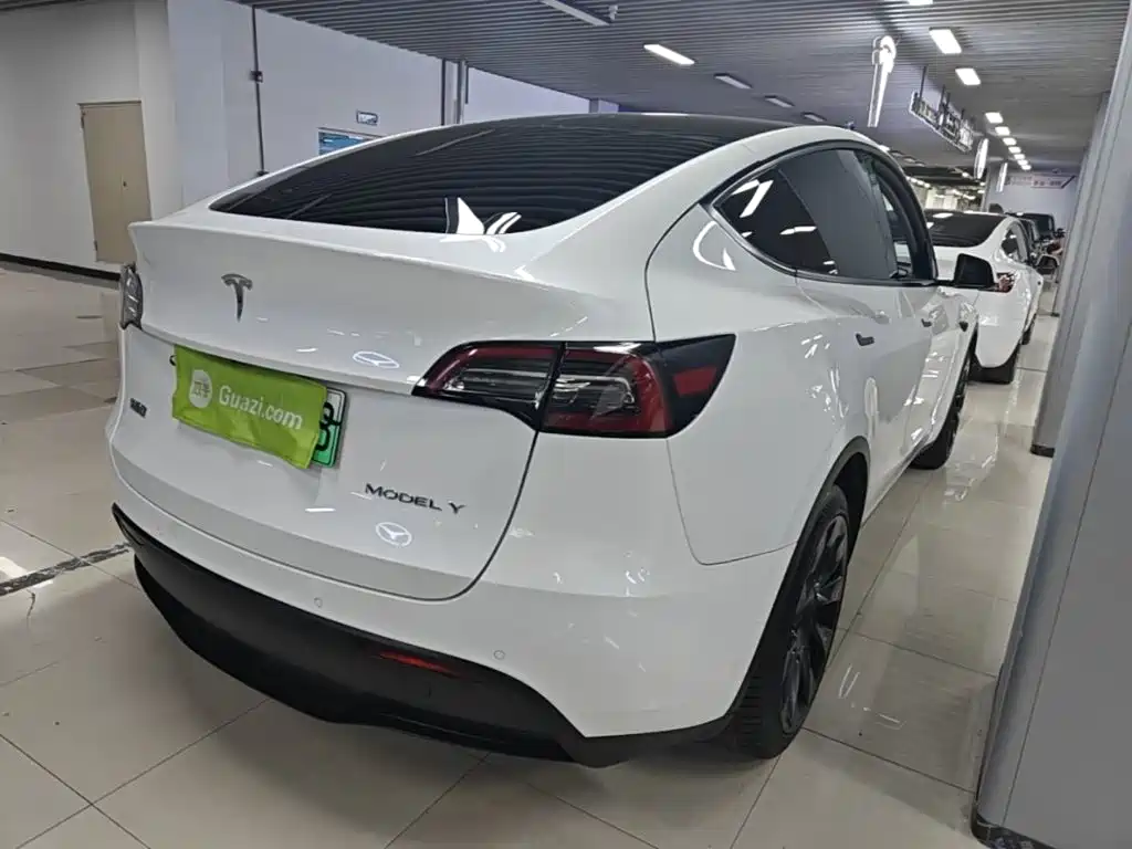 Tesla Model Y — фото 7
