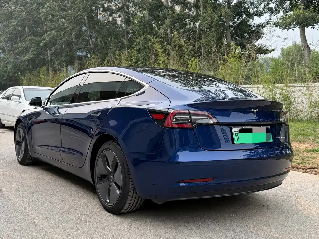 Tesla Model 3 — фото 13