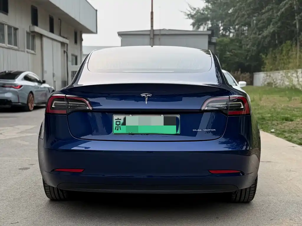 Tesla Model 3 — фото 14