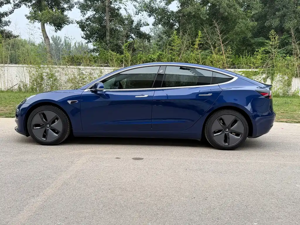 Tesla Model 3 — фото 10