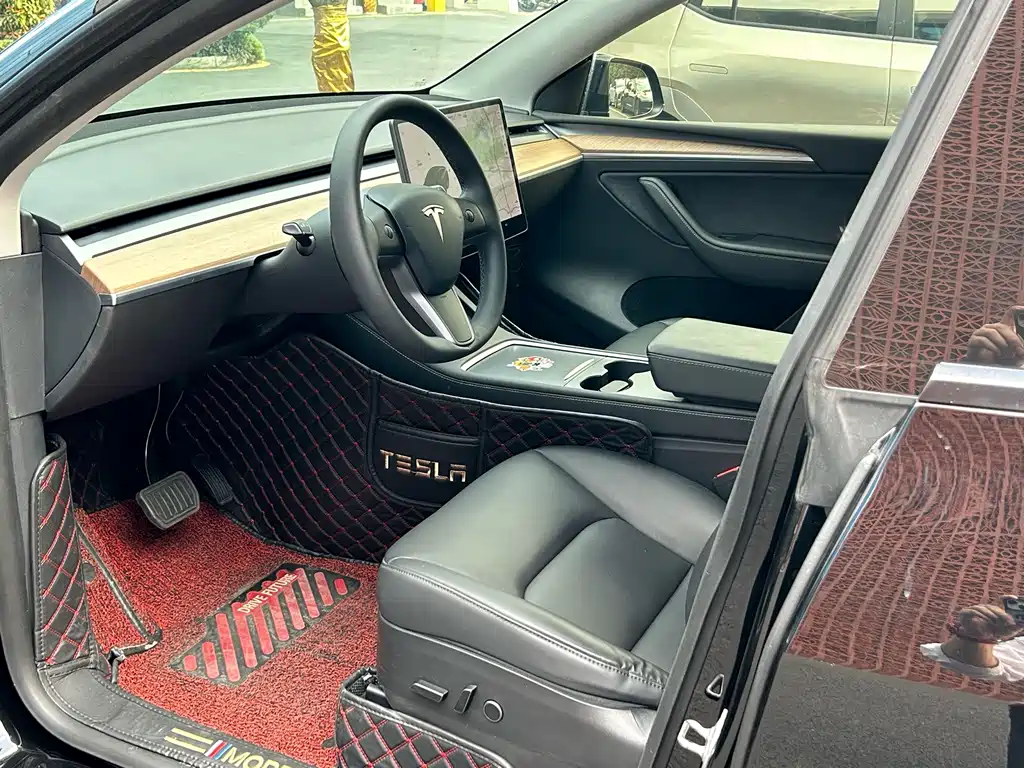 Tesla Model Y — фото 11