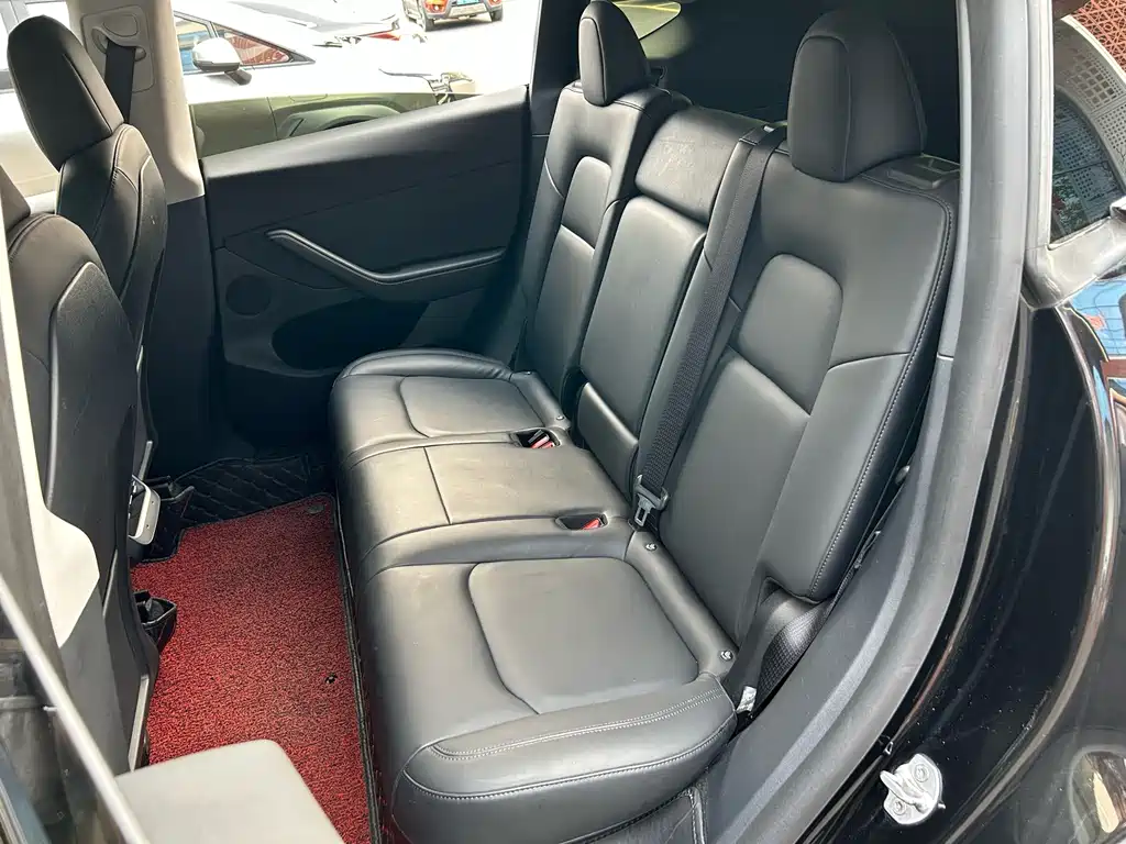 Tesla Model Y — фото 17