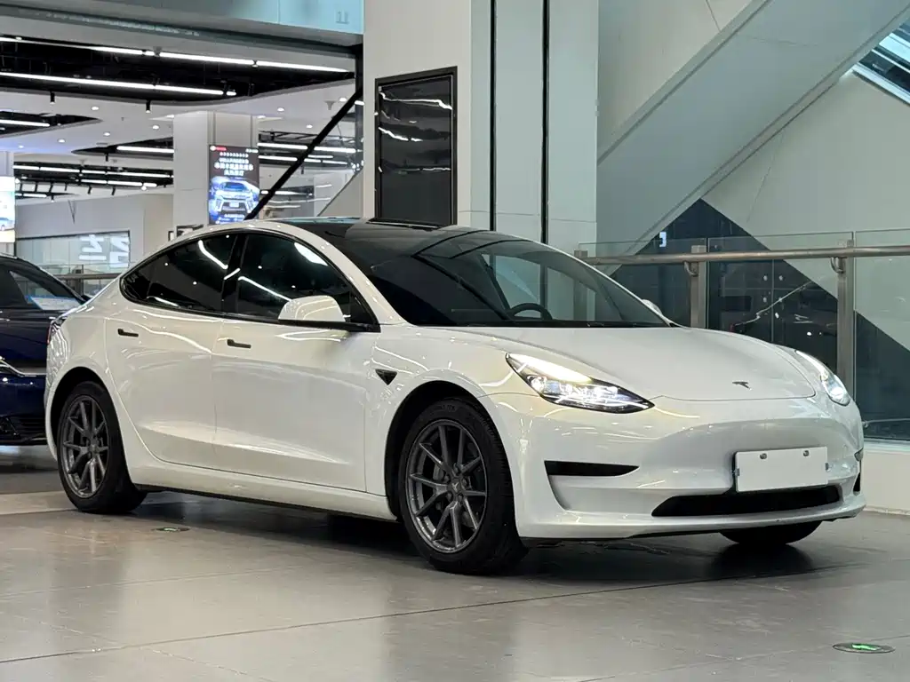 Tesla Model 3 — фото 3