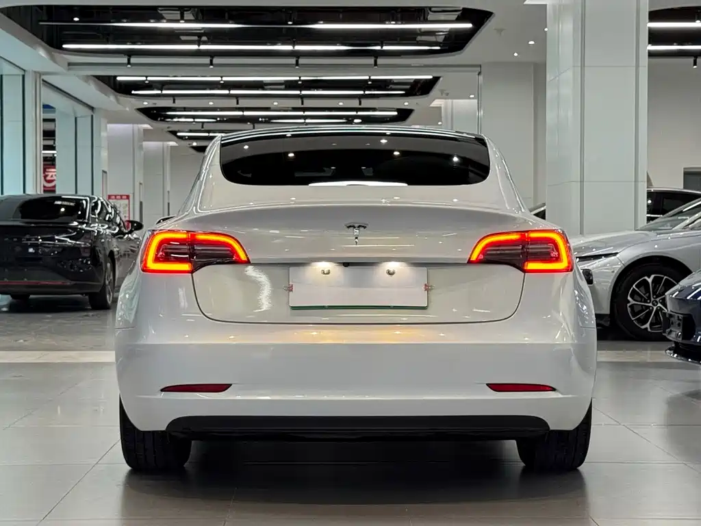 Tesla Model 3 — фото 5