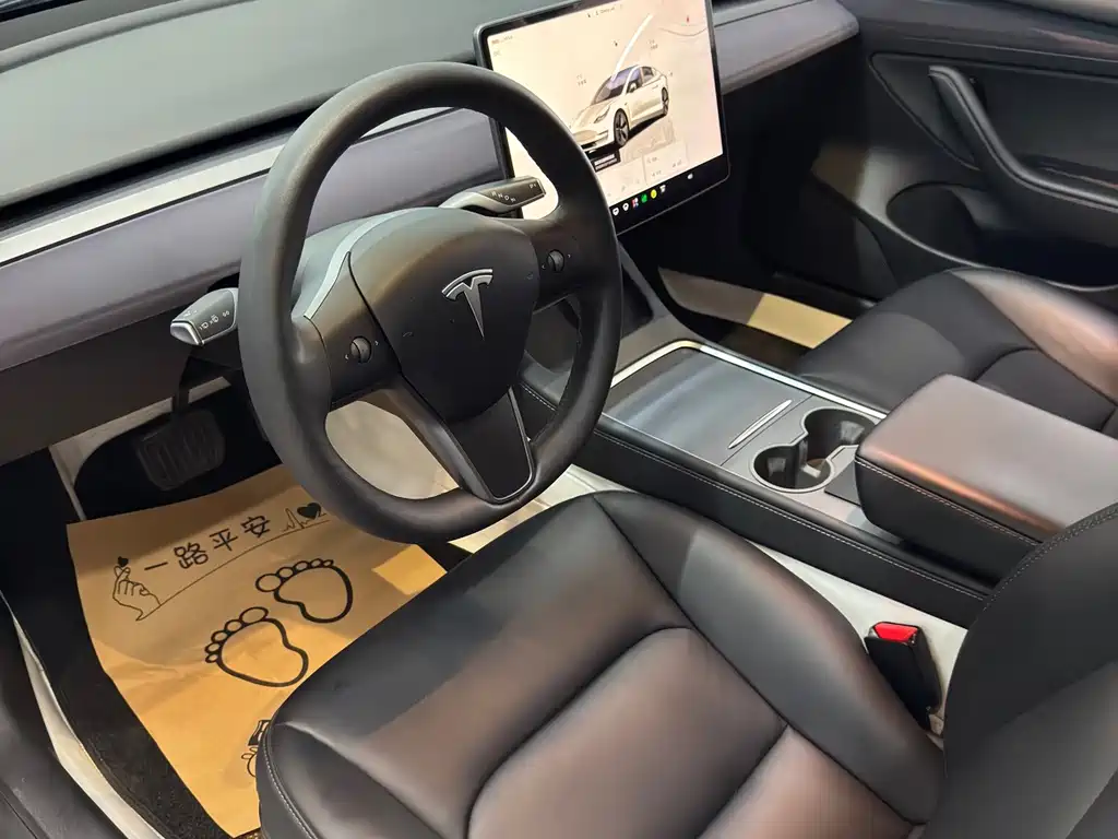 Tesla Model 3 — фото 7