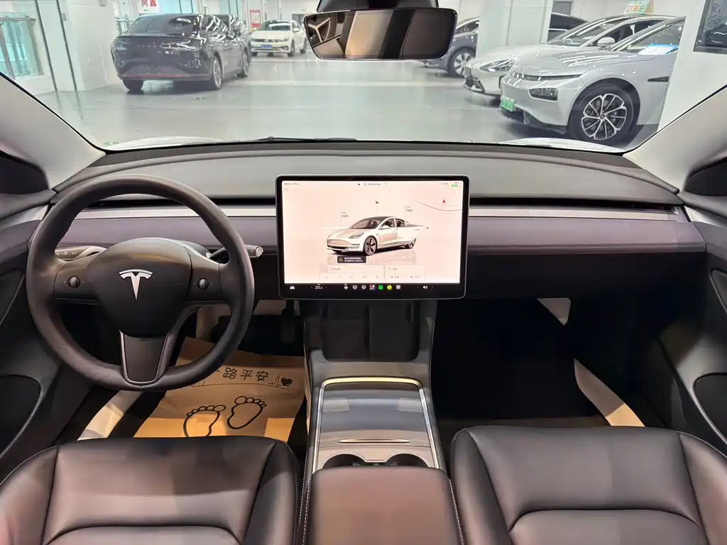 Tesla Model 3 — фото 9