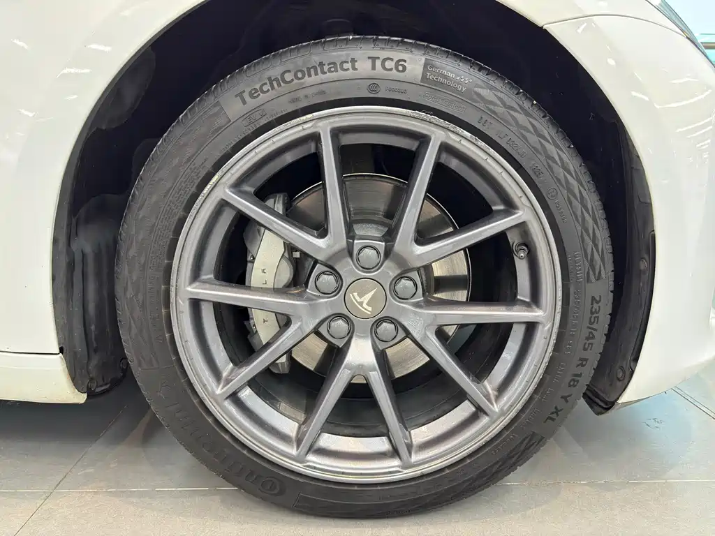 Tesla Model 3 — фото 10