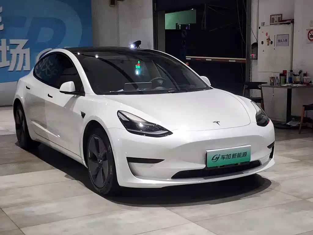Tesla Model 3 — фото 3