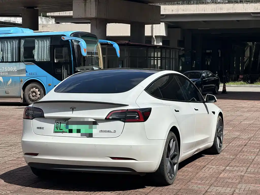 Tesla Model 3 — фото 2