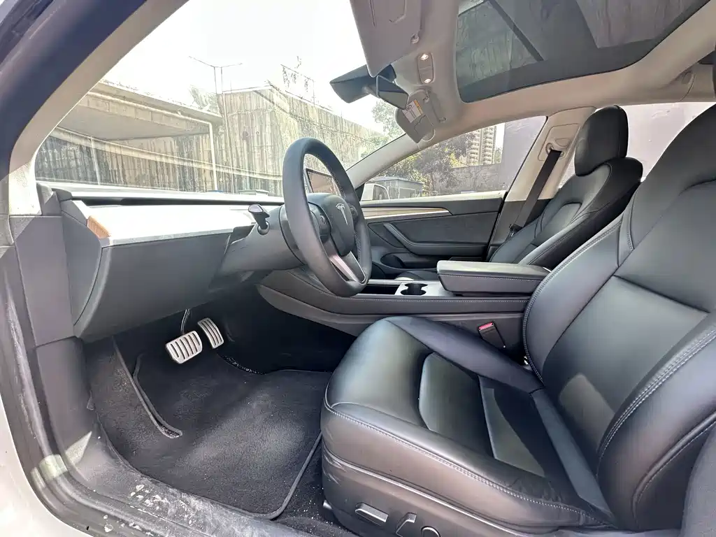 Tesla Model 3 — фото 3
