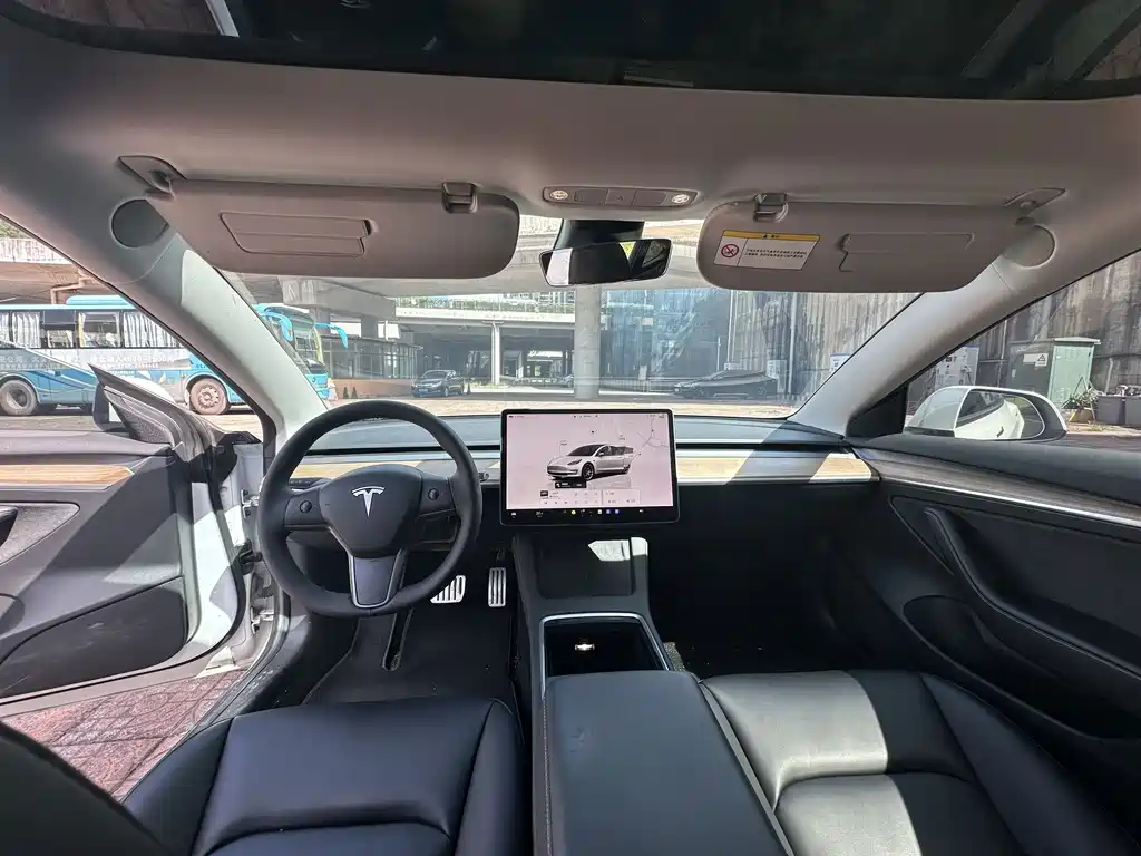 Tesla Model 3 — фото 4