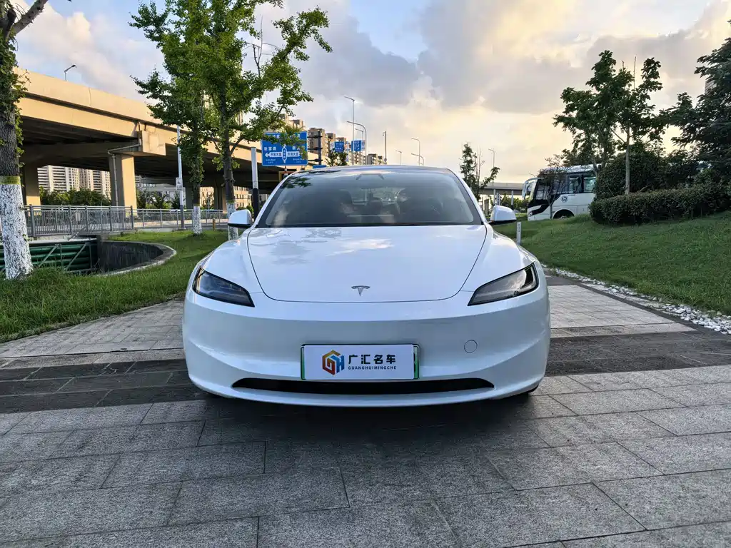 Tesla Model 3 — фото 2