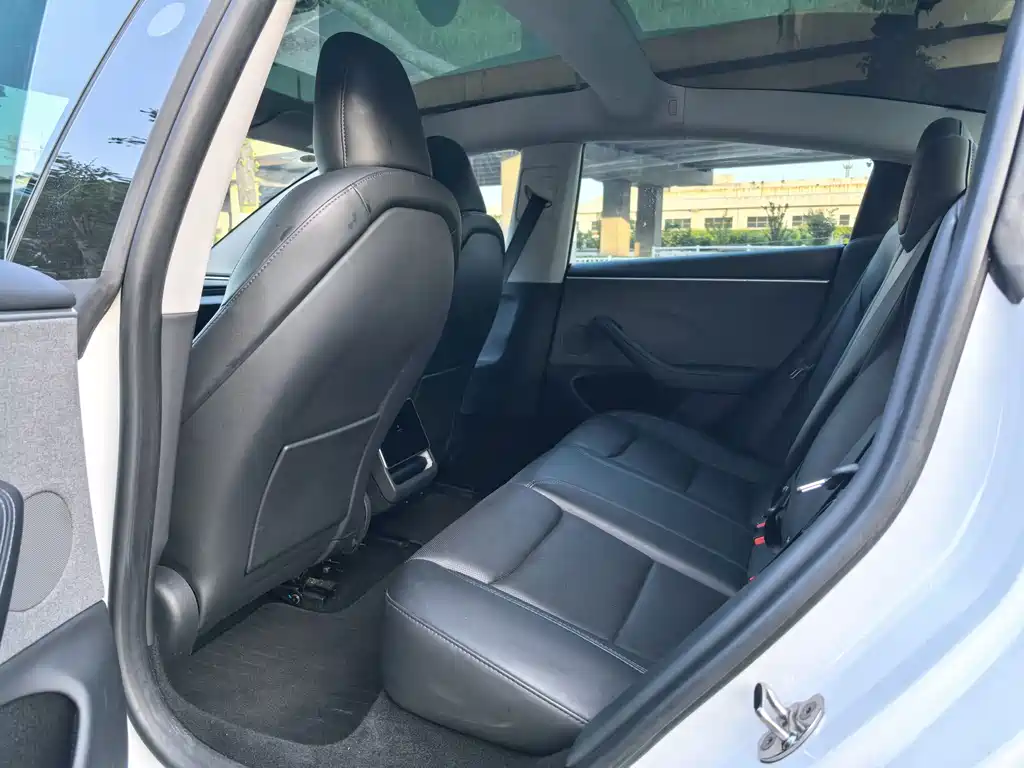 Tesla Model 3 — фото 13