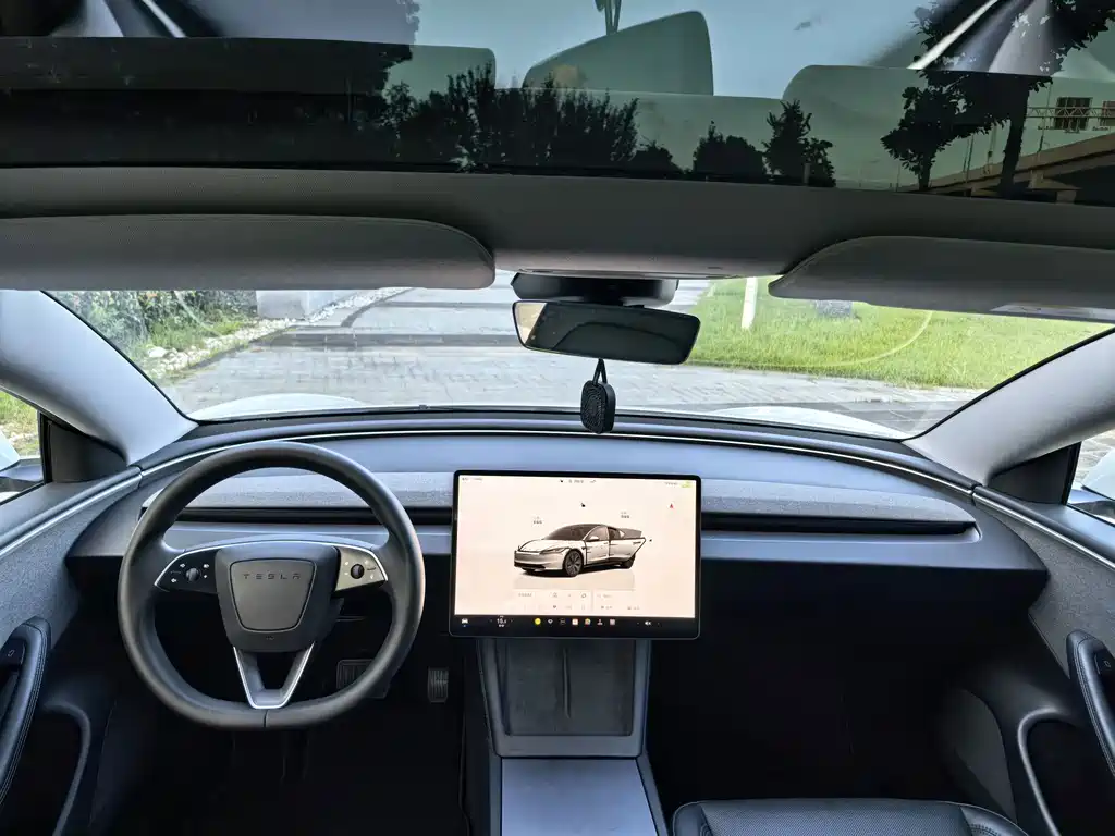 Tesla Model 3 — фото 17