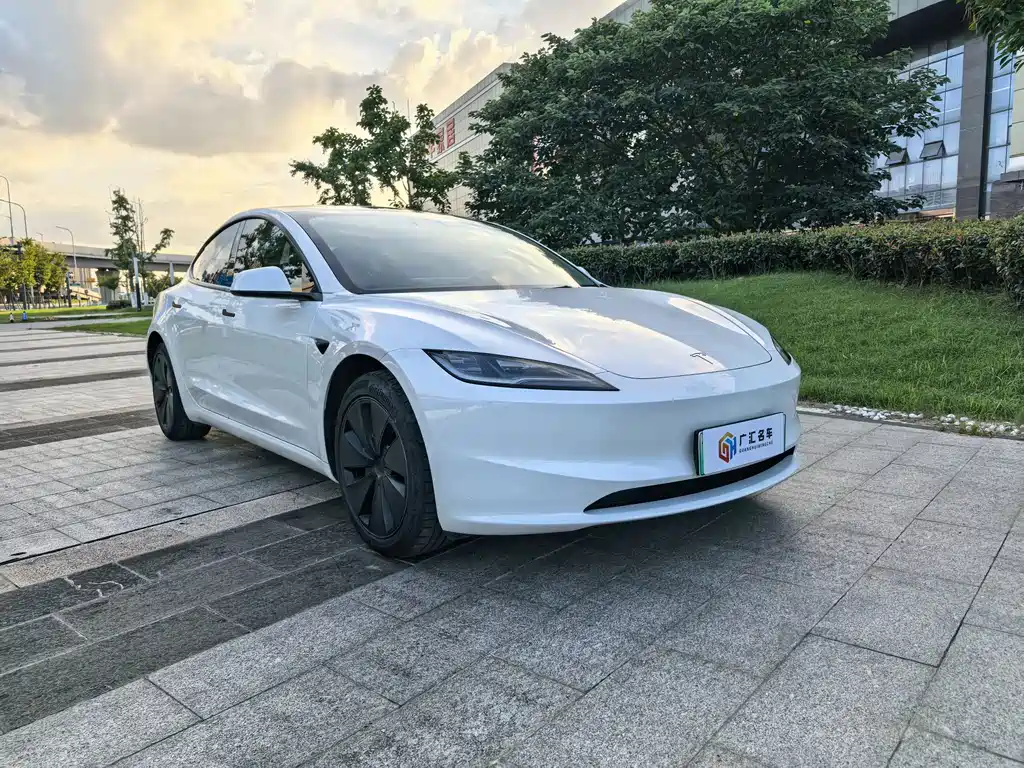 Tesla Model 3 — фото 3
