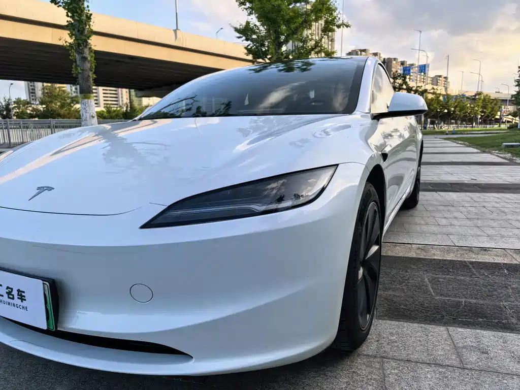 Tesla Model 3 — фото 4