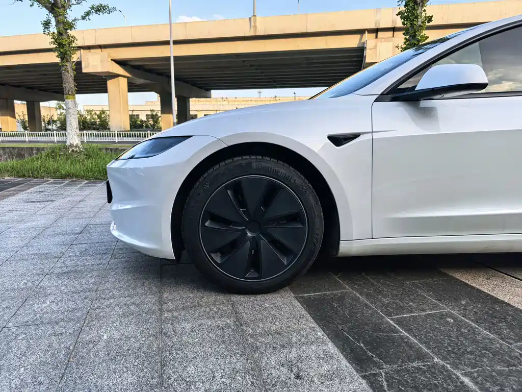 Tesla Model 3 — фото 5