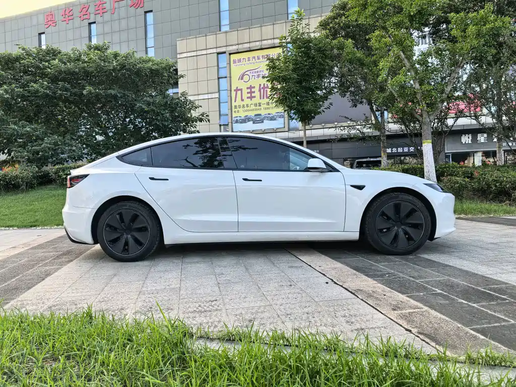 Tesla Model 3 — фото 8